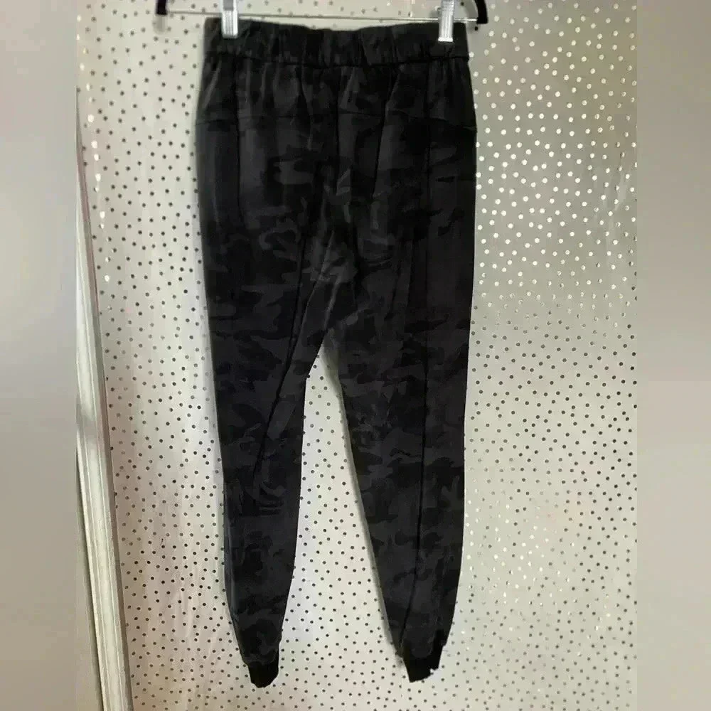 Lululemon On the Fly Jogger